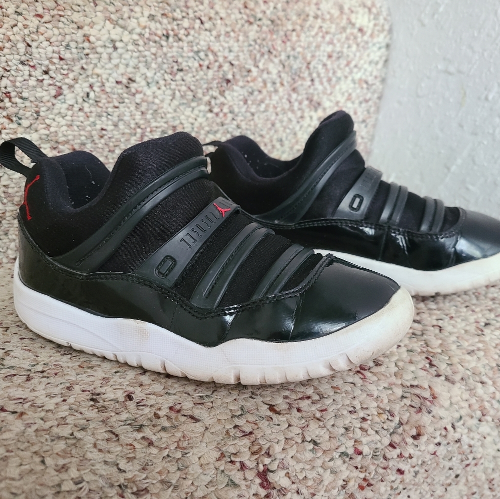 Jordan 11 Retro Low Youth